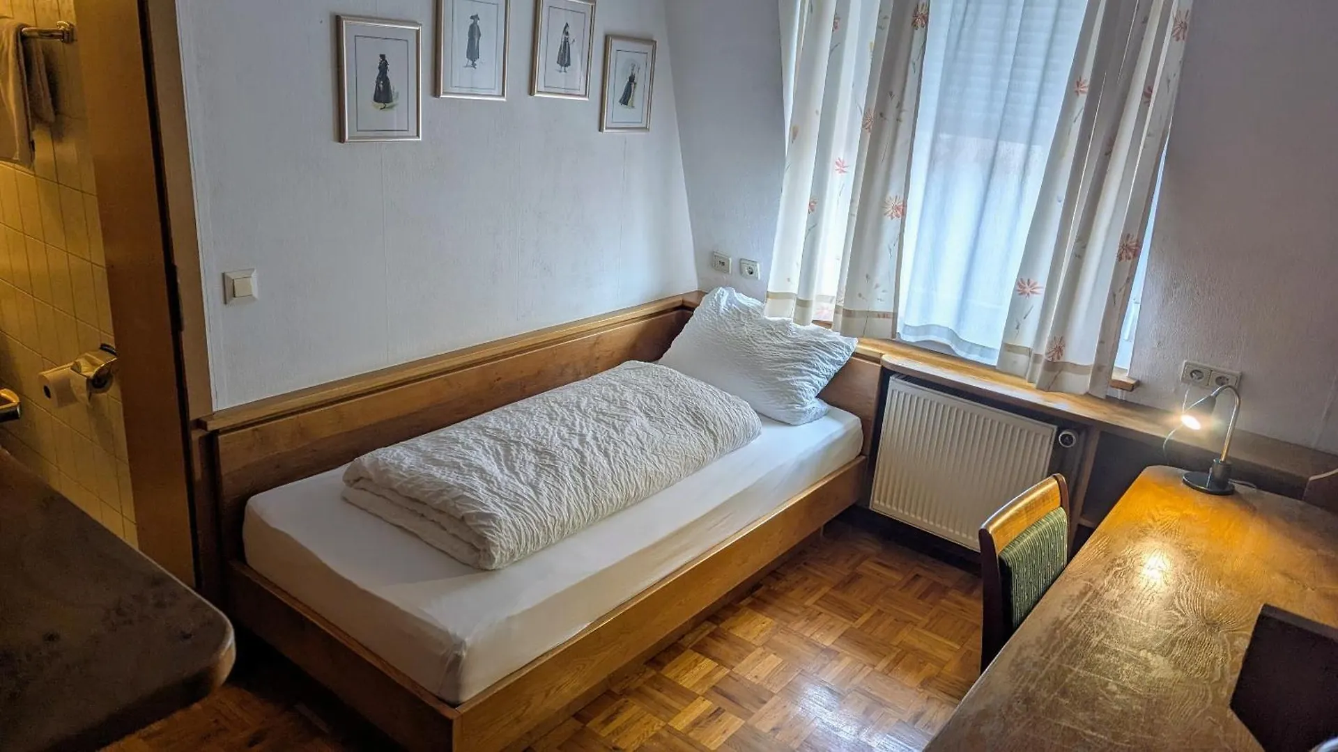 Gasthof Hotel Rose Obereisenheim Bed and Breakfast